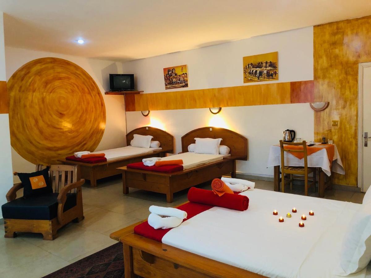 Petite Flower Guest House Talata-maty Екстер'єр фото
